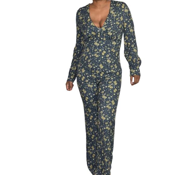 Free People Some Like it Hot Jumpsuit Blue Flare Leg Long Sleeve Floral Size 4 - Picture 10 of 15